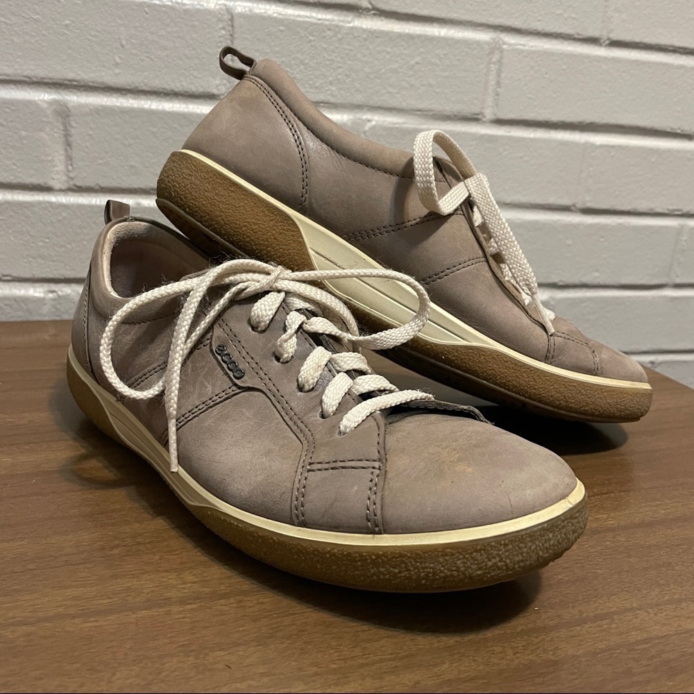 EUC Ecco Grey Leather Sneakers | 39